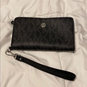 Michael Kors Smart Phone Wrislet